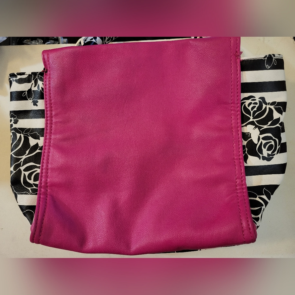 Pretty Betsey Johnson Handbag. - Picture 2 of 9